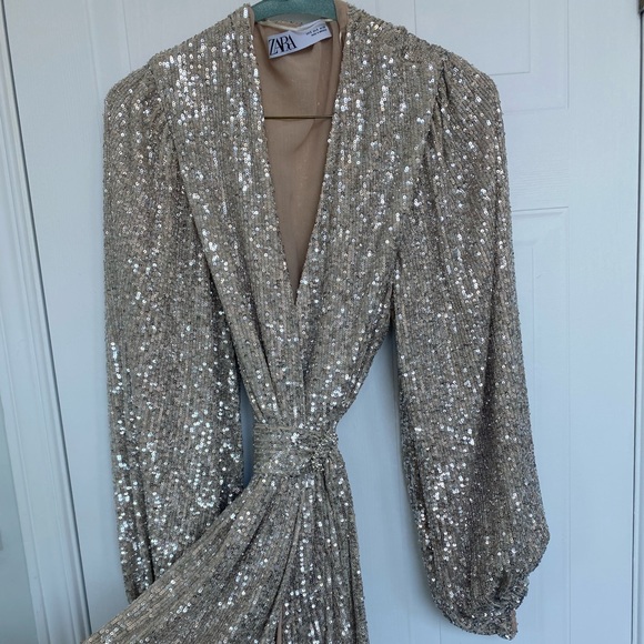 Zara sparkle wrap dress in size small. Barely worn and in perfect condition! - Picture 3 of 5